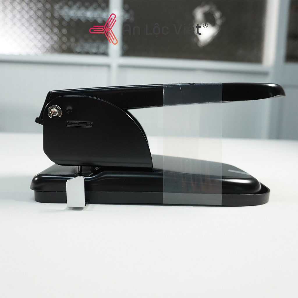 Bấm lỗ KW.Trio 9670 - chính hãng (bấm được 70 tờ một lần)