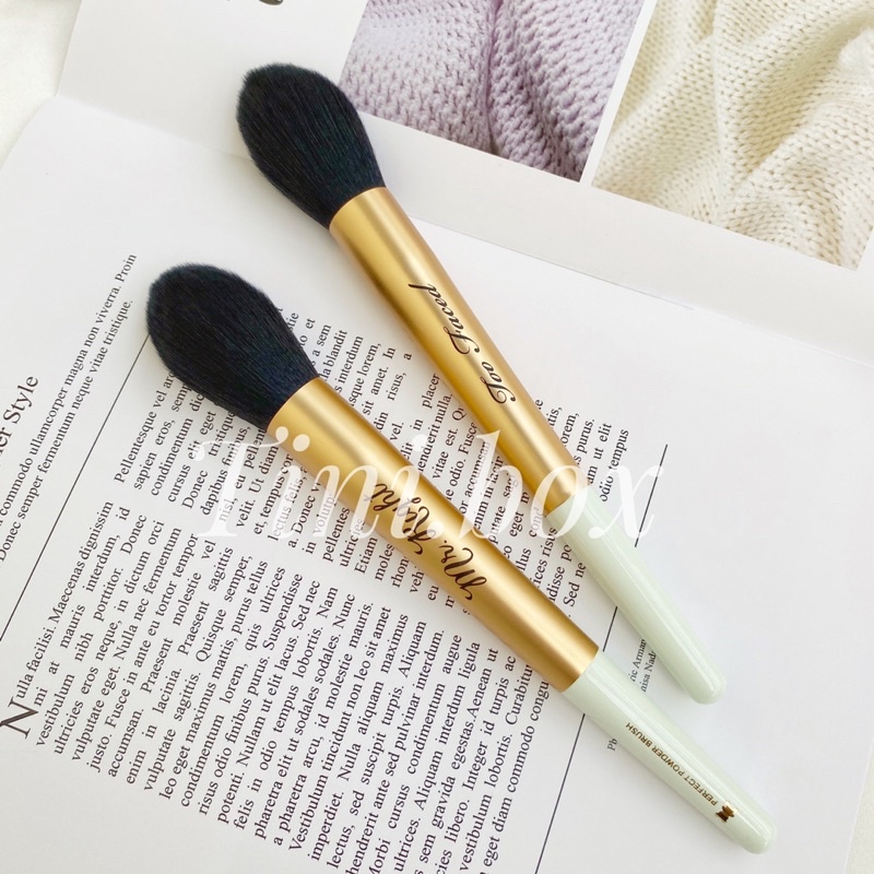 Cọ phủ phấn Too Faced Mr. Right