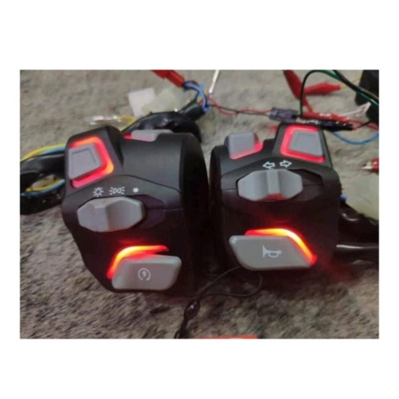 Cùm công tắc Light Master có đèn Led Full chức năng gắn mọi loại xe.