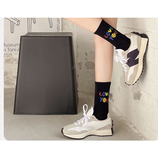 Vớ Tất hoạ tiết mặt cười cổ cao Nam Nữ phong cách thể thao, năng động.