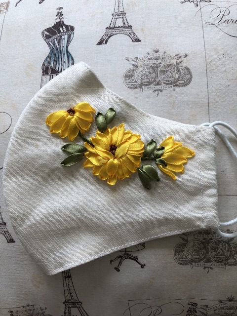 Khẩu trang thêu handmade
