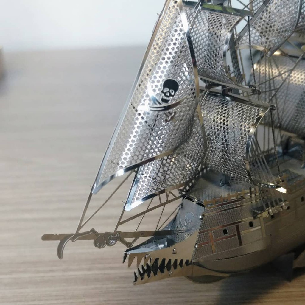 Mô Hình Kim Loại 3D Lắp Ráp Tàu Hà Lan Bay  Trong Phim Cướp Biển Vùng Caribe
