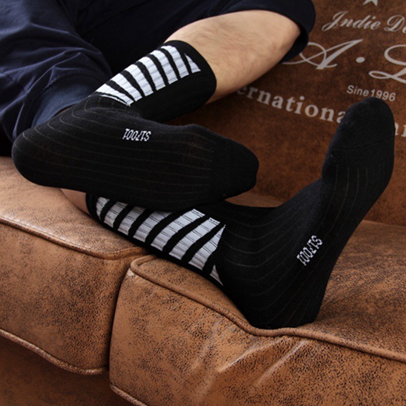 Vớ Thể Thao Cotton Cổ Cao Đến Giữa Bắp Chân Màu Trắng Đen Phong Cách Đường Phố Harajuku Phương Tây Cho Nam