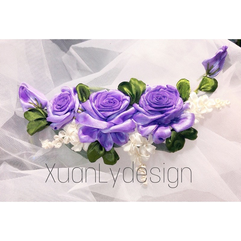 Hoa hồng thêu ruy băng kết áo dài