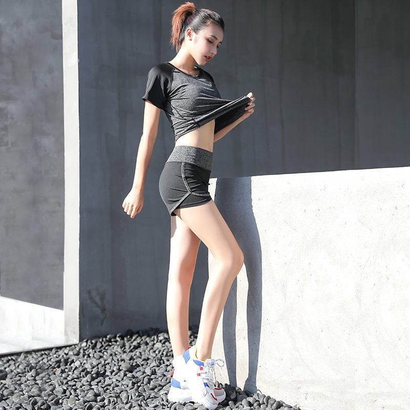 Set bộ đồ đùi 2 lớp tập gym, yoga nữ