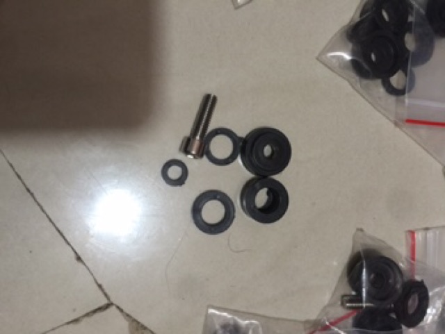 Ron chế xoay gương