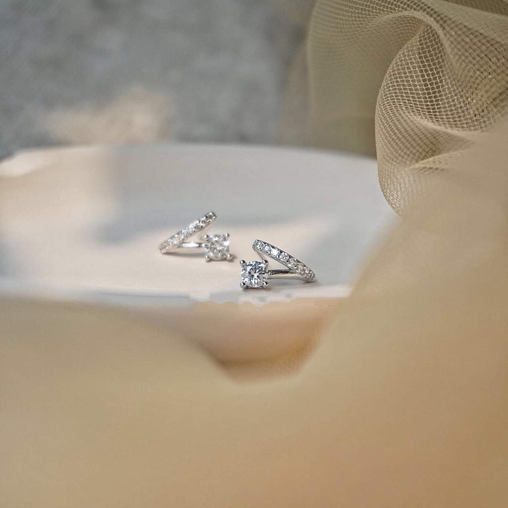 Khuyên tai bạc khuyên V hoa nạm đá trắng sáng lung linh