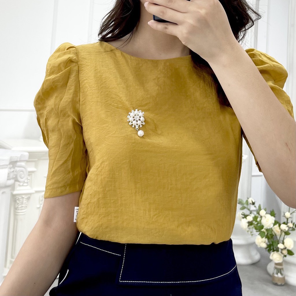 Áo sơ mi nữ công sở tay lỡ chất đũi lụa cổ tròn vai bồng sang trọng, nhẹ nhàng. Mã EMVY HH8