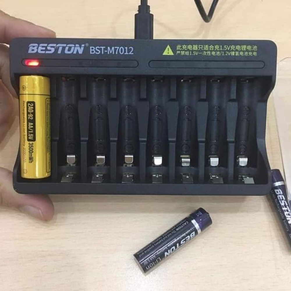 Bộ sạc pin 8 khe AA/AAA Beston M7012 sạc nhanh tự ngắt cao cấp