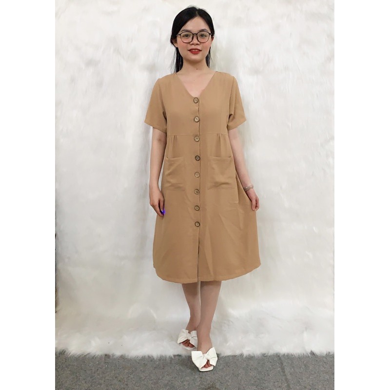 Đầm dáng suông, cổ tim, 2 túi và có nút gỗ mở được (bầu bí bon chen)