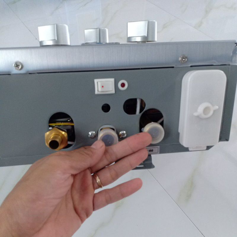 Bình tắm nóng lạnh gas Bluestar 10 lit