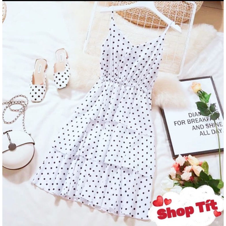 Váy Hai Dây Chấm Bi Xếp Tầng Dáng Maxi còn màu trắng