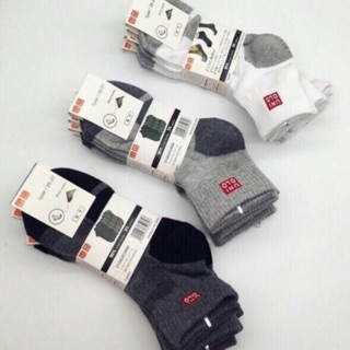 Tất Uniqlo