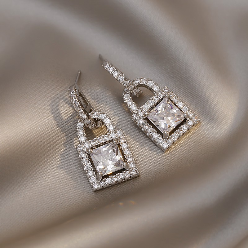 Light luxury full diamond lock earrings female high-end sense of niche design exquisite temperament ear jewelry Guliya earrings silver needle