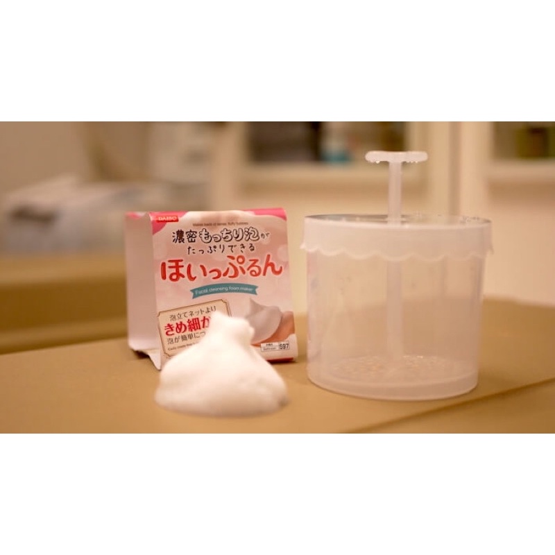 Cốc tạo bọt rửa mặt - DAISO