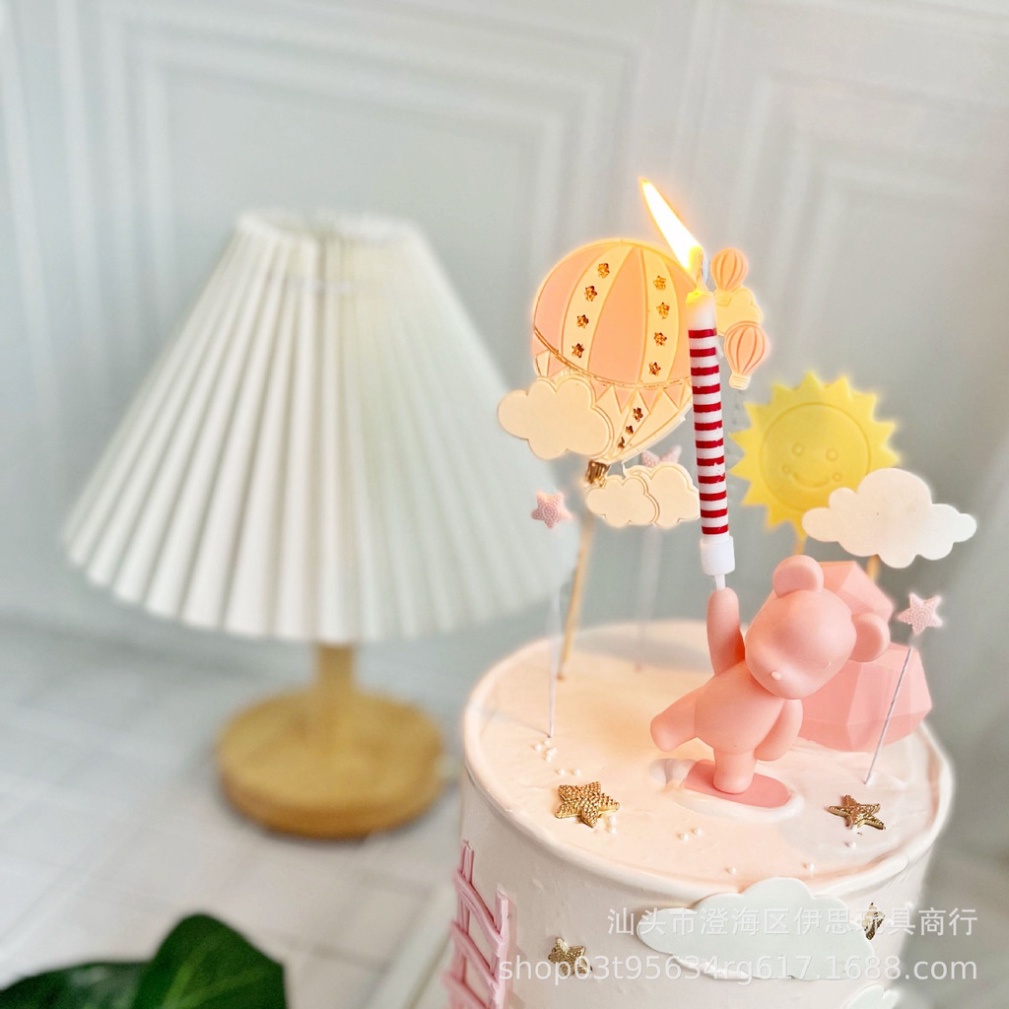 Phụ kiện trang trí bánh  bé gấu cầm bóng bay