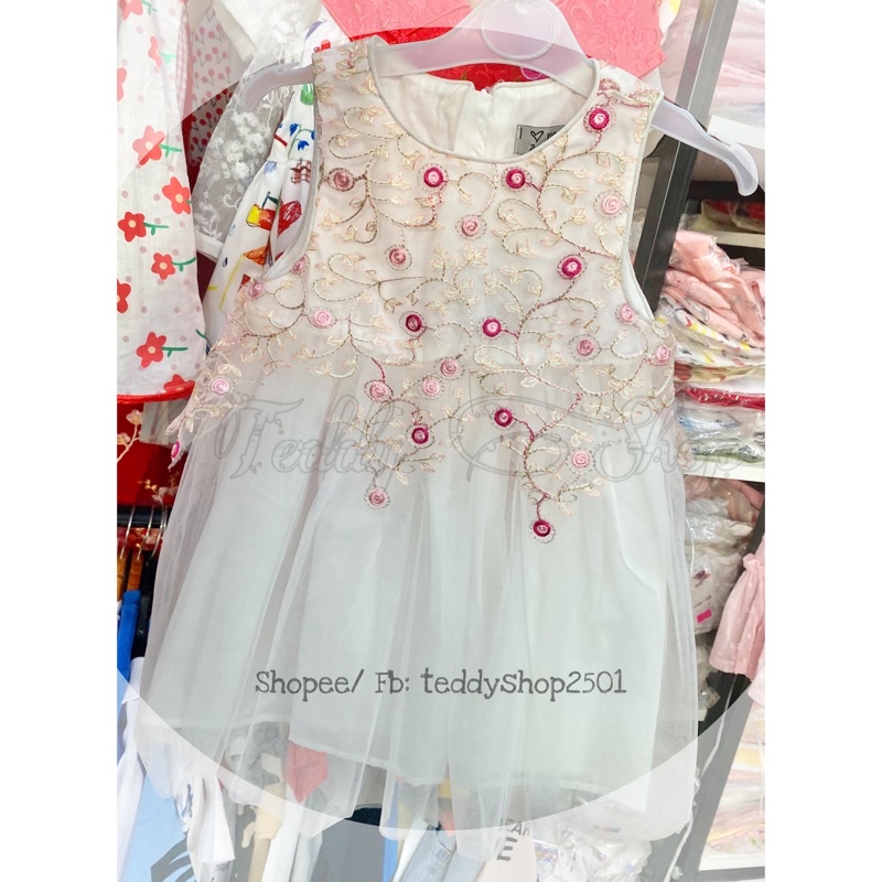 xã kho váy ren trắng kết hợp thêu hoa đỏ cho bé gái dự tiệc lễ tết 1 tuổi đến 8 tuổi (10-25kg)