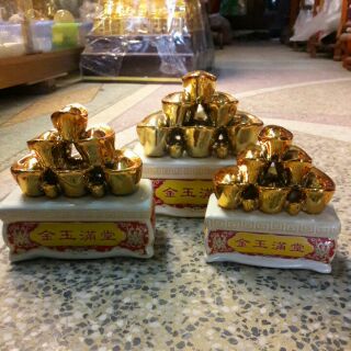 Đĩnh vàng, nén vàng bằng sứ