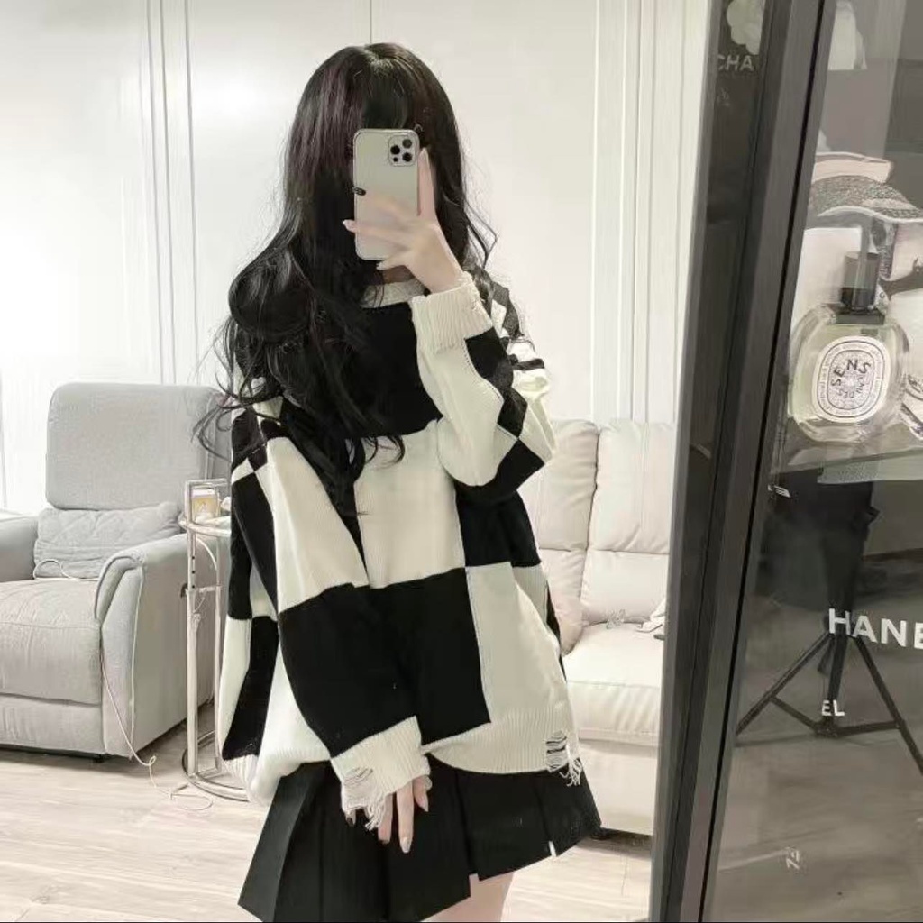 Áo len nữ kẻ caro đen trắng