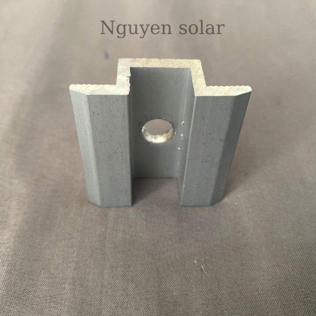 Bát Kẹp Giữa Tấm Pin Năng Lượng Mặt Trời Sân Vườn_Không Bulong_Nhôm NK_Bát T Solar _Kích Thước 35-40 MM