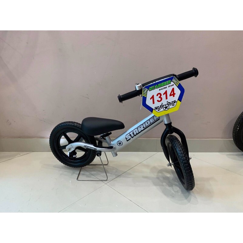 Giá để xe thăng bằng, phù hợp với hầu hết các dòng xe thăng bằng