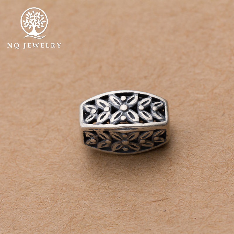 Charm bạc hình chữ nhật họa tiết hoa văn xỏ ngang - NQ Jewelry