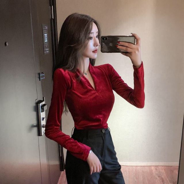 Áo Nhung Tay Dài Cổ Chữ V Khoét Sâu Phong Cách Retro | BigBuy360 - bigbuy360.vn