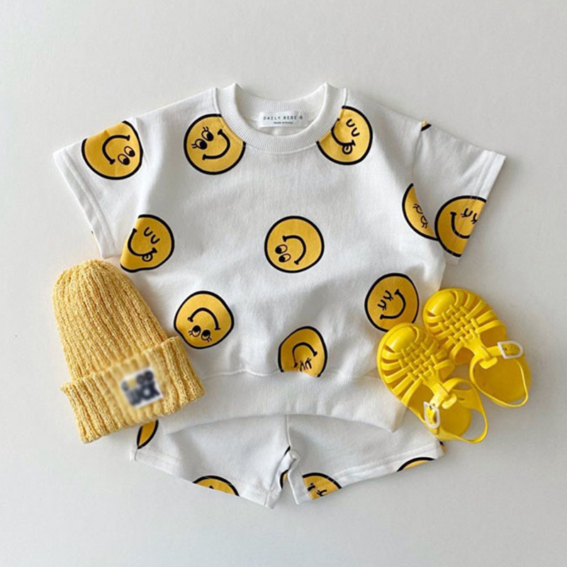 Set Áo Thun Ngắn Tay Cổ Tròn In Mặt Cười Và Quần Short Thời Trang Mùa Hè Cho Bé