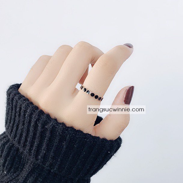 Nhẫn nữ titan black dot