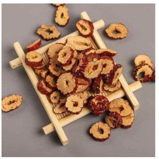  500gr táo đỏ thái lát sấy khô thơm ngon ngọt.