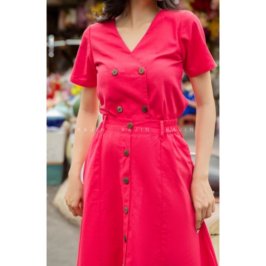 Áo linen cổ V nút gỗ đắp tà