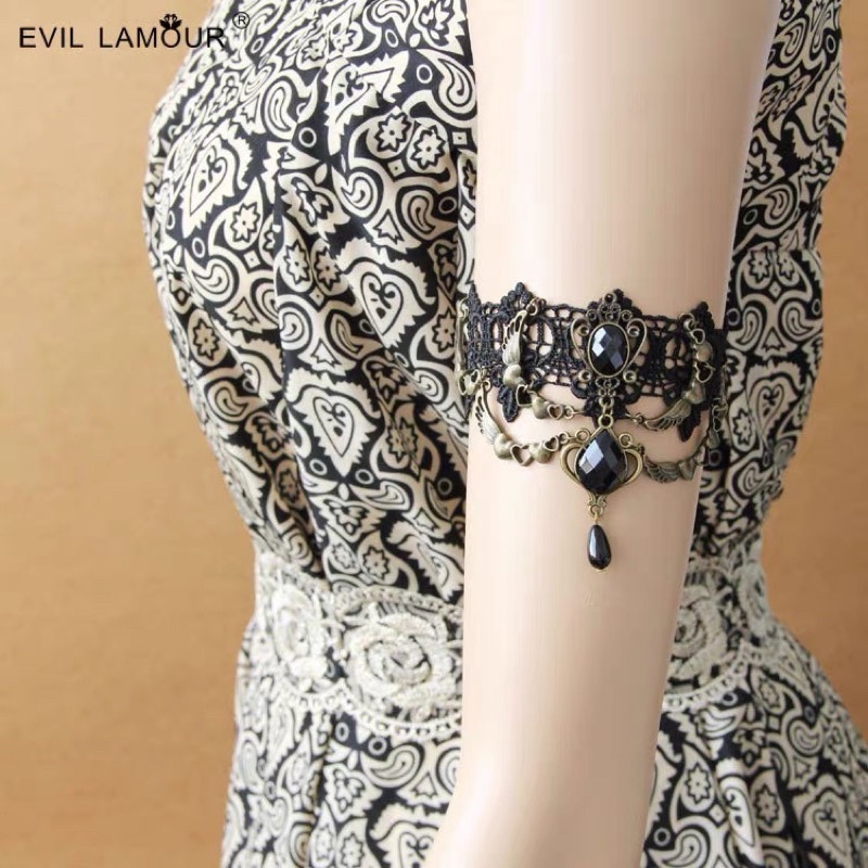 Vòng cổ ren đen cổ điển đính hạt