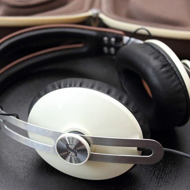 Tai nghe Sennheiser Momentum 2.0 Wireless Over-Ear Headphones