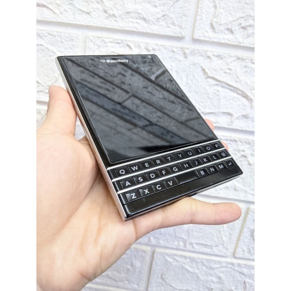 Blackberry Pasaport