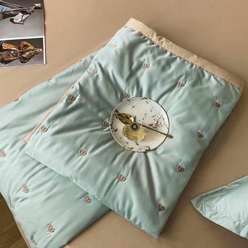 Chăn Lụa thêu tim siêu mềm mát, đáng yêu nhập khẩu loại 1