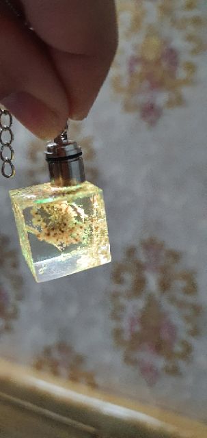 Móc khóa Cube trong suốt handmade gắn đèn led