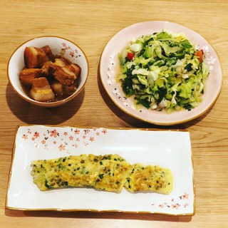 THANH LÝ Bộ sưu tập bát đĩa gốm sứ hoạ tiết hoa Sakura sắc hồng nhã nhặn thanh lịch