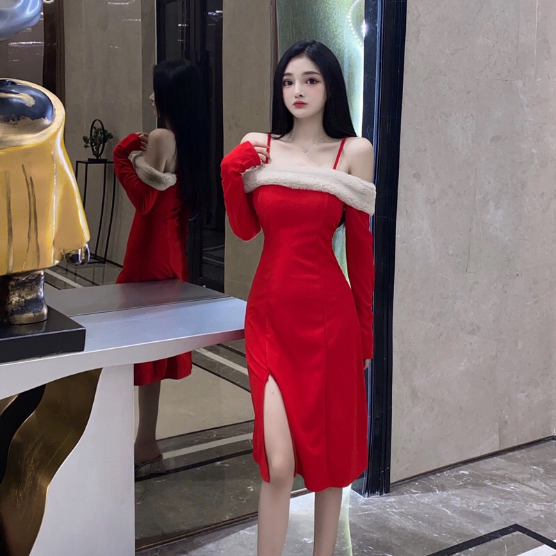 Váy trễ vai viền lông xẻ đùi tay dài