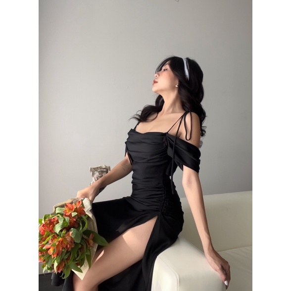 Váy lụa trễ vai