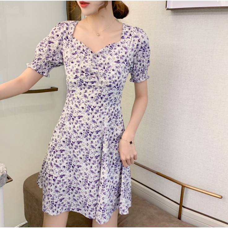 Đầm nữ xinh dáng ngắn xoè A cổ vuông tay bồng hoạ tiết hoa nhí tím