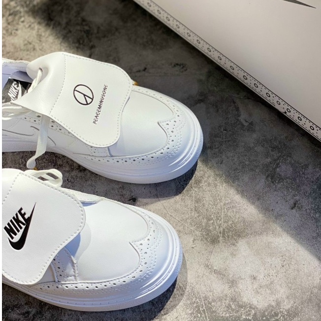 Giày thể thao đen trắng hot trend 2022 cực kì cá tính, lên chân cực đẹp.