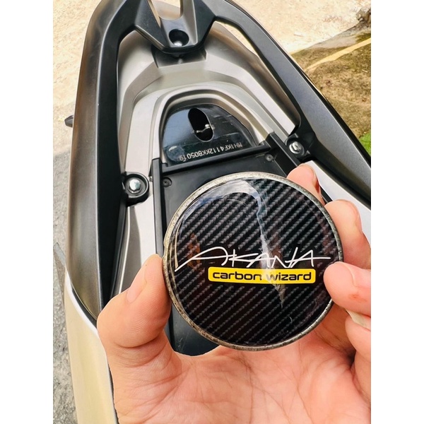 Decal Logo Nắp Bình Xăng Carbon