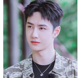 Vòng cổ Vương Nhất Bác