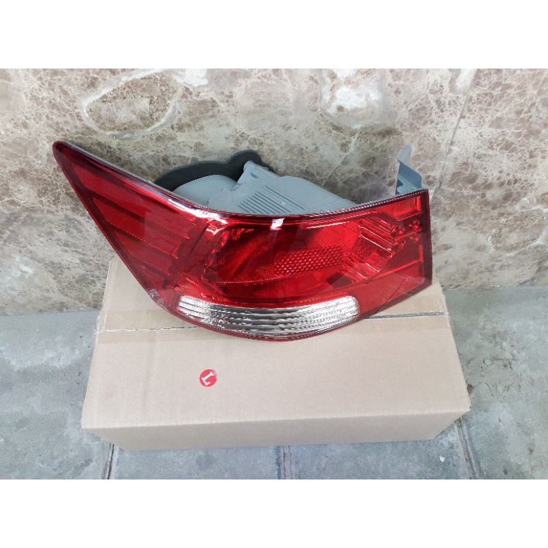 ĐÈN HẬU NGOÀI XE KIA FORTE / ĐÈN HẬU NGOÀI XE KIA CERATO 2008 - 2011