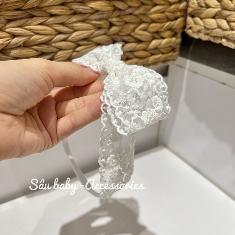 Bờm xước tóc, băng đô hai nơ ren trắng phong cách Hàn Quốc cho bé