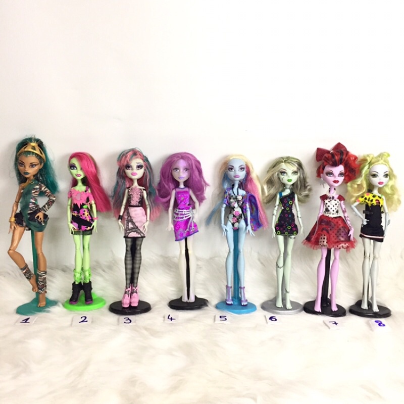 BB8 - BÚP BÊ MONSTER HIGH ĐẸP LẠ TẶNG KÈM CHÂN ĐẾ ĐỨNG