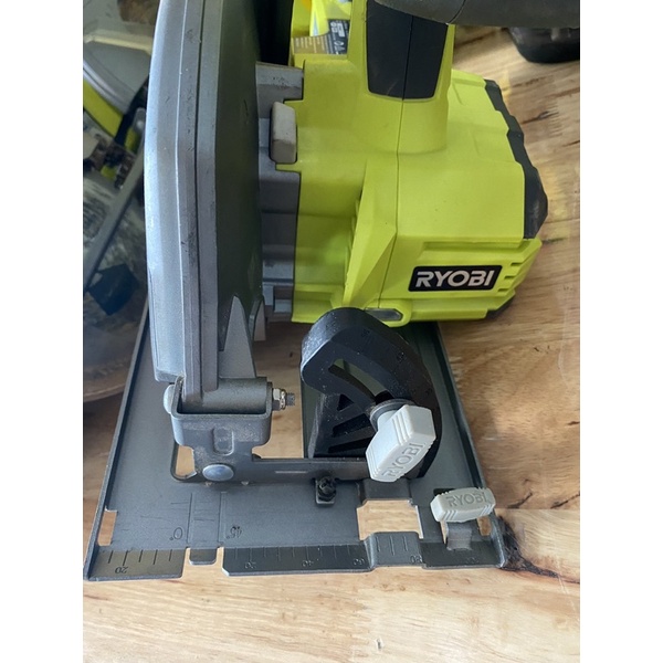 Cưa đĩa pin Ryobi