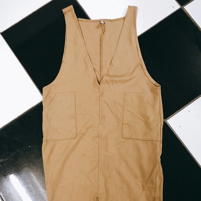 Váy yếm xẻ tà