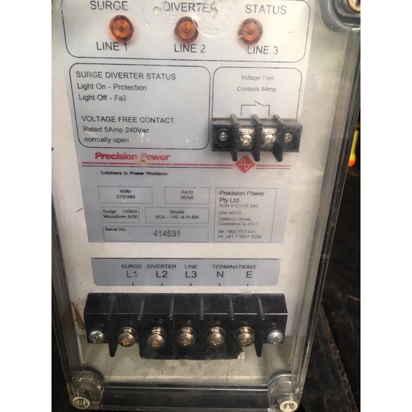 Hộp điện gì đó