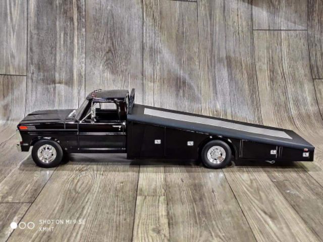 Xe Mô Hình Ford F350 Ramp Truck 1970&lt;br&gt;&lt;br&gt;- Tỉ lệ : 1:18 &lt;br&gt;- Hãng sản xuất : ACME